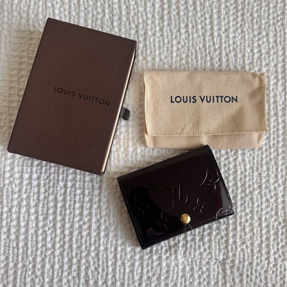LOUIS VUITTON Vernis Envelop Carte De Visite Amarante